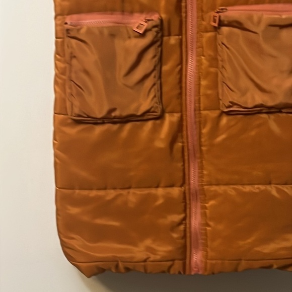 Unbranded orange puffer vest pit to pit 19”
Length 32” - Picture 4 of 8